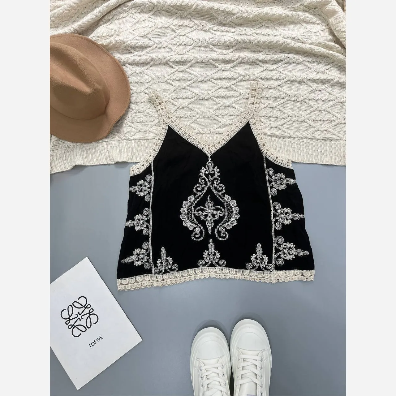 تاپ نخی گلدوزی وارداتی فری سایز زنانه تا سایز 44 شیک و راحت چهار فصل