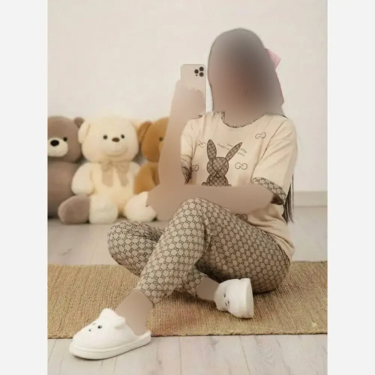 ست تیشرت و شلوار زنانه طرح خرگوشی جنس پنبه لاکرا رنگ نسکافه ای فری سایز 38 تا 46