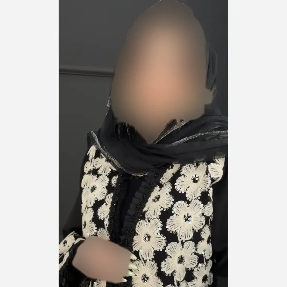 ست سه تیکه مجلسی زنانه مدل روناک شامل کت و دامن و شال رنگ کرم جنس مازراتی و تور سایز فری 38 تا 46