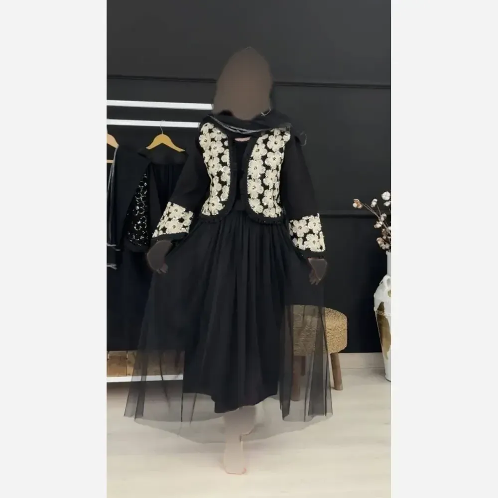 ست سه تیکه مجلسی زنانه مدل روناک شامل کت و دامن و شال رنگ کرم جنس مازراتی و تور سایز فری 38 تا 46