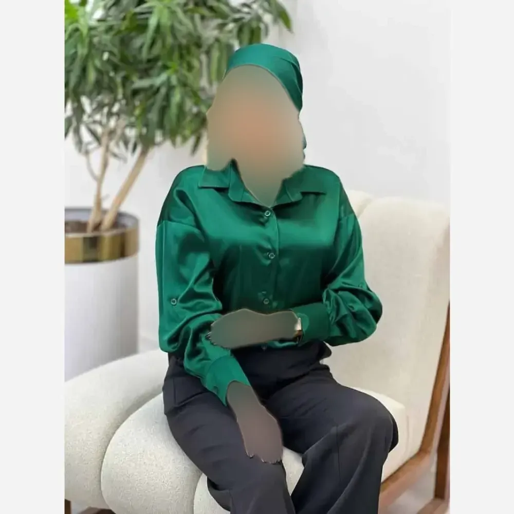 شومیز ساتن مات زنانه فری سایز 36 تا 46 در دو رنگ مشکی و سبز تیره