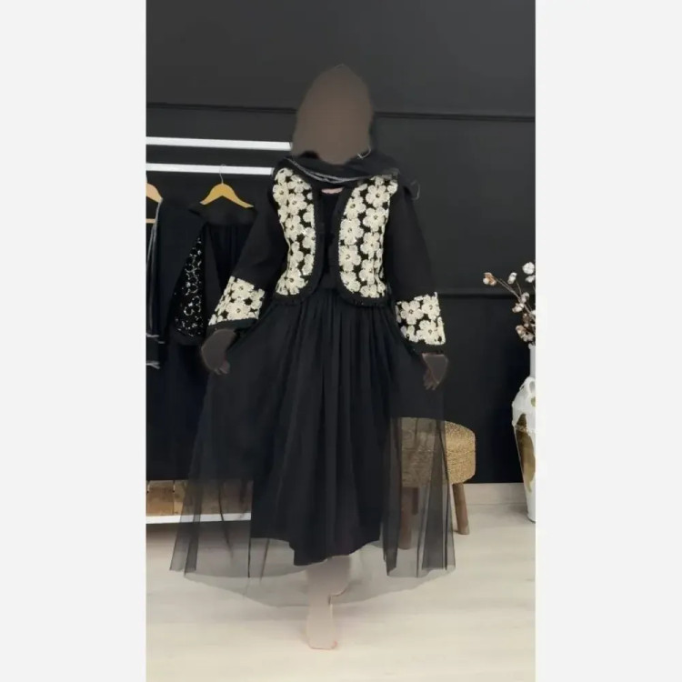 ست سه تیکه کت و دامن و شال مدل روناک جنس مازراتی خرجکار هندی و تور رنگ کرم سایز فری 38 تا 46