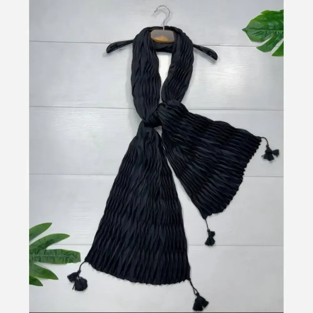 شال نخی سه بعدی مشکی سبک و خنک ابعاد 50 در 210 سانتی متر