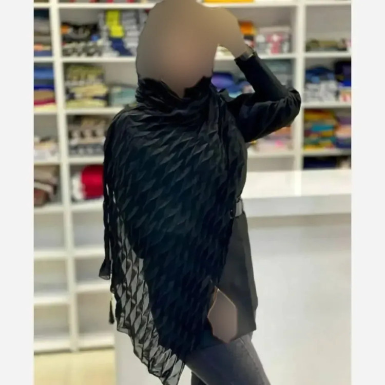 شال نخی سه بعدی مشکی سبک و خنک ابعاد 50 در 210 سانتی متر