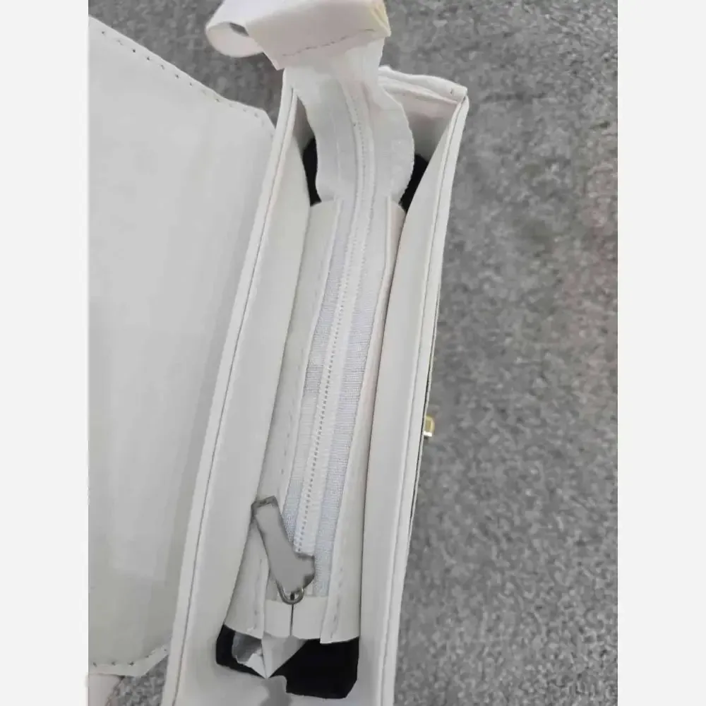 کیف باکسی چرم مصنوعی زنانه ابعاد 14 در 23 سانتیمتر