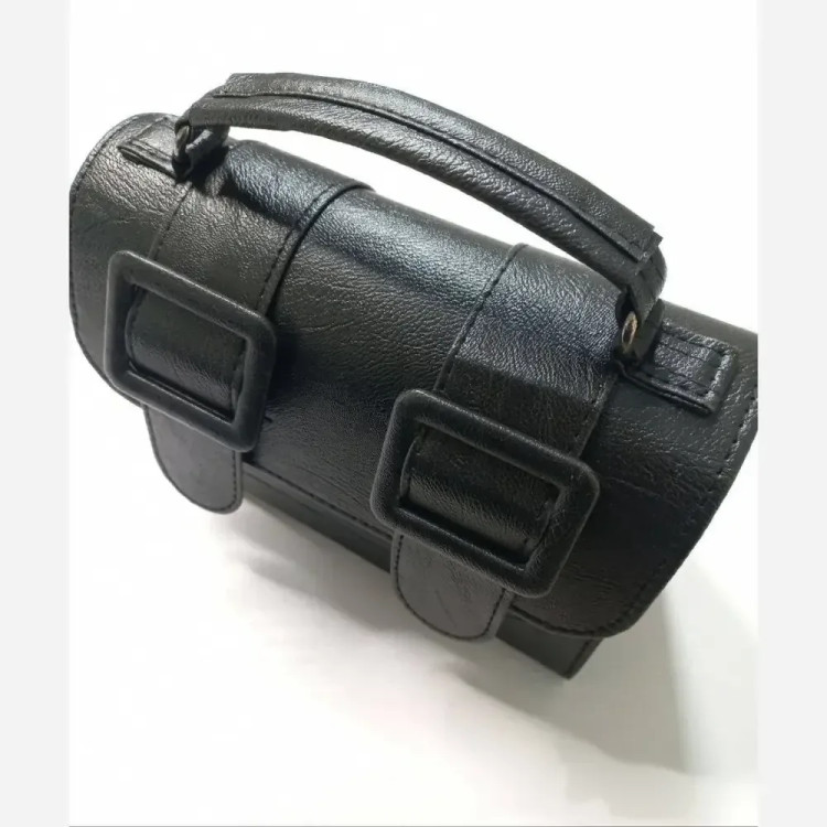 کیف دوشی زنانه هانیس جنس چرم رنگ مشکی ابعاد 22 در 18 سانتیمتر با بند بلند