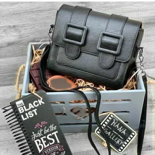 کیف دوشی زنانه هانیس جنس چرم رنگ مشکی ابعاد 22 در 18 سانتیمتر با بند بلند
